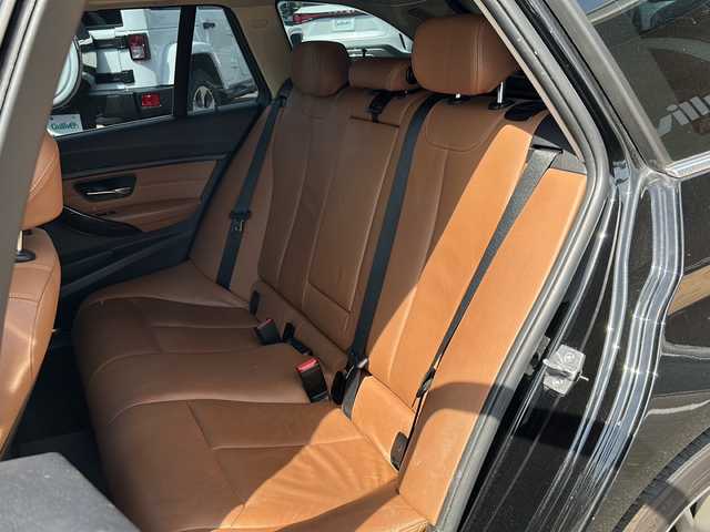 ＢＭＷ ３２０ｄ ブルーパフォーマンス ツーリング 佐賀県 2013(平25)年 11.6万km サファイアブラックP 純正ナビ/Bluetooth/CD/USB/全方位カメラ/衝突軽減システム/クリアランスソナー/オートエアコン/LEDライト/前席シートヒーター/前席パワーシート/レザーシート/純正アルミホイール/スポーツモード/エコモード/革巻きステアリング/ステアリングスイッチ/保証書/取扱説明書/スペアキー