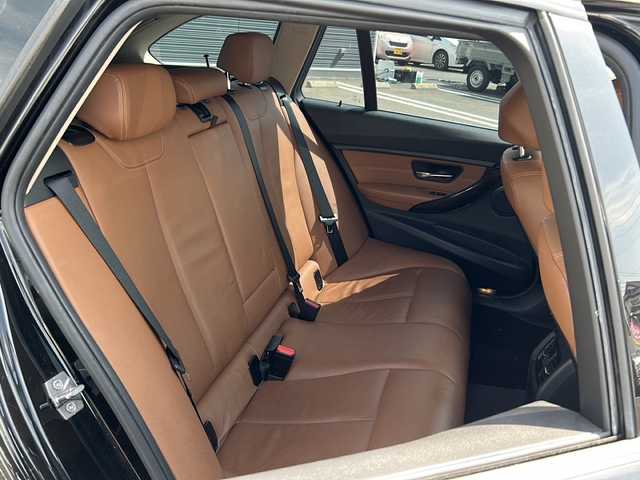 ＢＭＷ ３２０ｄ ブルーパフォーマンス ツーリング 佐賀県 2013(平25)年 11.6万km サファイアブラックP 純正ナビ/Bluetooth/CD/USB/全方位カメラ/衝突軽減システム/クリアランスソナー/オートエアコン/LEDライト/前席シートヒーター/前席パワーシート/レザーシート/純正アルミホイール/スポーツモード/エコモード/革巻きステアリング/ステアリングスイッチ/保証書/取扱説明書/スペアキー