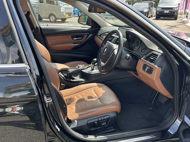 ＢＭＷ ３２０ｄ ブルーパフォーマンス ツーリング 佐賀県 2013(平25)年 11.6万km サファイアブラックP 純正ナビ/Bluetooth/CD/USB/全方位カメラ/衝突軽減システム/クリアランスソナー/オートエアコン/LEDライト/前席シートヒーター/前席パワーシート/レザーシート/純正アルミホイール/スポーツモード/エコモード/革巻きステアリング/ステアリングスイッチ/保証書/取扱説明書/スペアキー