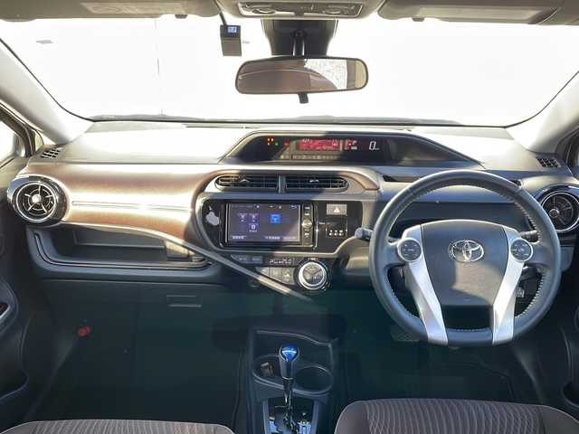 トヨタ アクア G 福岡県 2017(平29)年 4.3万km ライムホワイトパールクリスタルシャイン 純正ナビ【AM/FM/CD/DVD/BT/SD/フルセグTV】/クルーズコントロール/バックカメラ/トヨタセーフティセンス/純正前方ドライブレコーダー/ビルトインETC/前席シートヒーター/純正15インチアルミホイール/LEDヘッドライト＆LEDフォグランプ/ステアリングスイッチ/電動格納ミラー/ドアバイザー/ISOFIX/スペアタイヤ