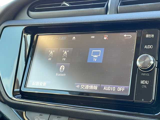 トヨタ アクア G 福岡県 2017(平29)年 4.3万km ライムホワイトパールクリスタルシャイン 純正ナビ【AM/FM/CD/DVD/BT/SD/フルセグTV】/クルーズコントロール/バックカメラ/トヨタセーフティセンス/純正前方ドライブレコーダー/ビルトインETC/前席シートヒーター/純正15インチアルミホイール/LEDヘッドライト＆LEDフォグランプ/ステアリングスイッチ/電動格納ミラー/ドアバイザー/ISOFIX/スペアタイヤ