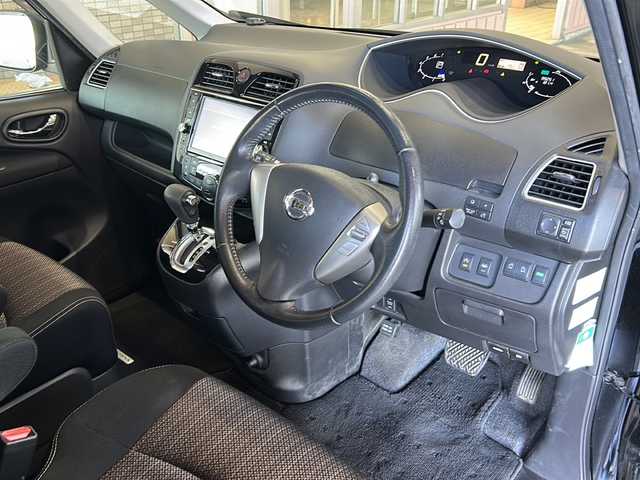 日産 セレナ HWS S HV Vセレ +Sefty 静岡県 2015(平27)年 10万km ダイヤモンドブラック 純正ナビ/ipod/SD/USB/CD/DVD/Bluetooth/ラジオ/フルセグTV/主要装備/・クルーズコントロール　/・全方位カメラ　/・両側パワースライドドア　/・ＥＴＣ　/・アイドリングストップ　/・フリップダウンモニター/・プッシュスタート　/・ＬＥＤヘッドライト　/・フォグランプ　/・衝突軽減システム/・レーンキープ/・盗難防止装置/・スマートキー/・純正アルミホイール/・純正フロアマット