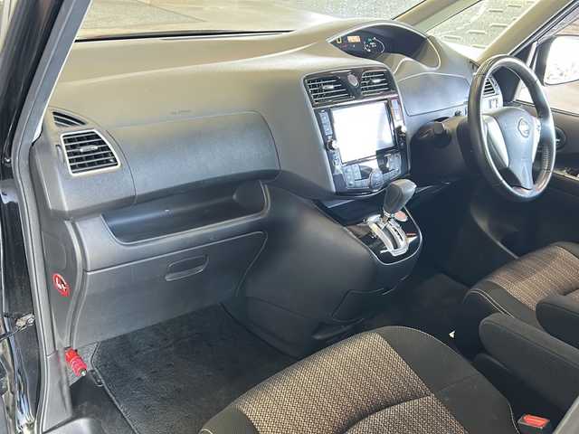 日産 セレナ HWS S HV Vセレ +Sefty 静岡県 2015(平27)年 10万km ダイヤモンドブラック 純正ナビ/ipod/SD/USB/CD/DVD/Bluetooth/ラジオ/フルセグTV/主要装備/・クルーズコントロール　/・全方位カメラ　/・両側パワースライドドア　/・ＥＴＣ　/・アイドリングストップ　/・フリップダウンモニター/・プッシュスタート　/・ＬＥＤヘッドライト　/・フォグランプ　/・衝突軽減システム/・レーンキープ/・盗難防止装置/・スマートキー/・純正アルミホイール/・純正フロアマット