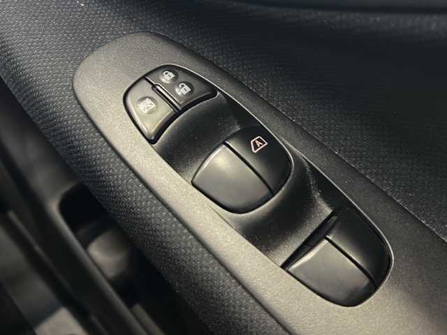 日産 セレナ HWS S HV Vセレ +Sefty 静岡県 2015(平27)年 10万km ダイヤモンドブラック 純正ナビ/ipod/SD/USB/CD/DVD/Bluetooth/ラジオ/フルセグTV/主要装備/・クルーズコントロール　/・全方位カメラ　/・両側パワースライドドア　/・ＥＴＣ　/・アイドリングストップ　/・フリップダウンモニター/・プッシュスタート　/・ＬＥＤヘッドライト　/・フォグランプ　/・衝突軽減システム/・レーンキープ/・盗難防止装置/・スマートキー/・純正アルミホイール/・純正フロアマット