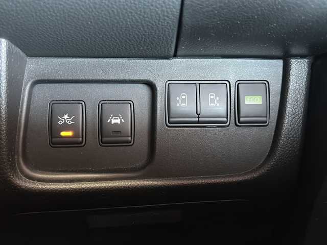 日産 セレナ HWS S HV Vセレ +Sefty 静岡県 2015(平27)年 10万km ダイヤモンドブラック 純正ナビ/ipod/SD/USB/CD/DVD/Bluetooth/ラジオ/フルセグTV/主要装備/・クルーズコントロール　/・全方位カメラ　/・両側パワースライドドア　/・ＥＴＣ　/・アイドリングストップ　/・フリップダウンモニター/・プッシュスタート　/・ＬＥＤヘッドライト　/・フォグランプ　/・衝突軽減システム/・レーンキープ/・盗難防止装置/・スマートキー/・純正アルミホイール/・純正フロアマット