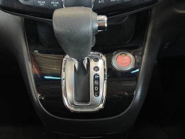 日産 セレナ HWS S HV Vセレ +Sefty 静岡県 2015(平27)年 10万km ダイヤモンドブラック 純正ナビ/ipod/SD/USB/CD/DVD/Bluetooth/ラジオ/フルセグTV/主要装備/・クルーズコントロール　/・全方位カメラ　/・両側パワースライドドア　/・ＥＴＣ　/・アイドリングストップ　/・フリップダウンモニター/・プッシュスタート　/・ＬＥＤヘッドライト　/・フォグランプ　/・衝突軽減システム/・レーンキープ/・盗難防止装置/・スマートキー/・純正アルミホイール/・純正フロアマット