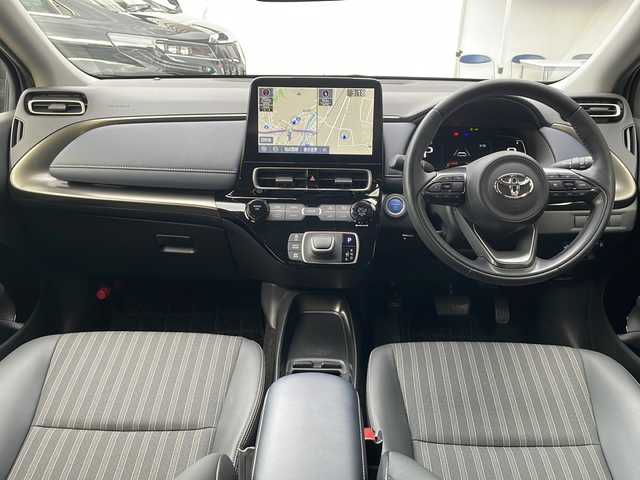 トヨタ アクア Z 広島県 2022(令4)年 2.1万km プラチナホワイトパールマイカ 禁煙車/トヨタセーフティセンス/・プリクラッシュセーフティ/・レーダークルーズコントロール/・オートマチックハイビーム/・LDA/LTA/・RSA/・先行車発進お知らせ/クリアランスソナー/BSM/10.5型ディスプレイオーディオ/・ナビ/フルセグ/CD/DVD/USB/スマホ連携/パノラミックビューモニター/革巻きステアリング/ステアリングスイッチ/ステアリングヒーター/オートライト/ハーフレザーシート/D席パワーシート/シートヒーター（D.N）/LEDヘッドライト/フォグランプ/AC100V1500W電源/純正フロアマット/ドアバイザー/純正15インチアルミホイール/W+サイド+カーテンエアバック