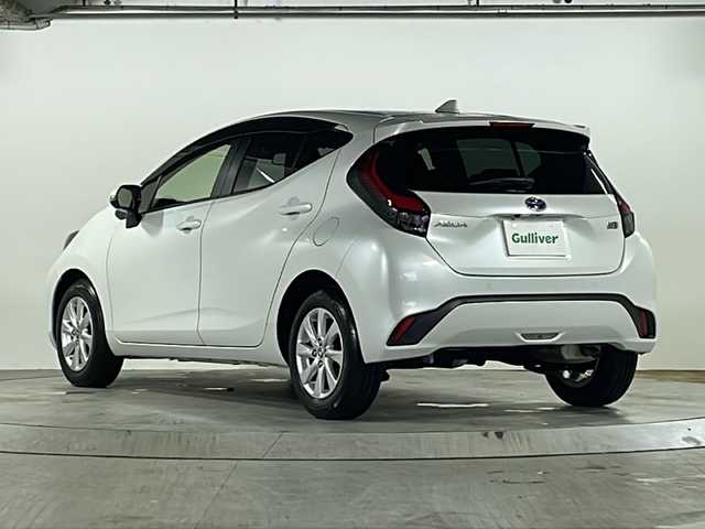 トヨタ アクア Z 広島県 2022(令4)年 2.1万km プラチナホワイトパールマイカ 禁煙車/トヨタセーフティセンス/・プリクラッシュセーフティ/・レーダークルーズコントロール/・オートマチックハイビーム/・LDA/LTA/・RSA/・先行車発進お知らせ/クリアランスソナー/BSM/10.5型ディスプレイオーディオ/・ナビ/フルセグ/CD/DVD/USB/スマホ連携/パノラミックビューモニター/革巻きステアリング/ステアリングスイッチ/ステアリングヒーター/オートライト/ハーフレザーシート/D席パワーシート/シートヒーター（D.N）/LEDヘッドライト/フォグランプ/AC100V1500W電源/純正フロアマット/ドアバイザー/純正15インチアルミホイール/W+サイド+カーテンエアバック