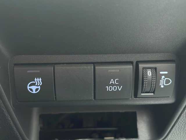 トヨタ アクア Z 広島県 2022(令4)年 2.1万km プラチナホワイトパールマイカ 禁煙車/トヨタセーフティセンス/・プリクラッシュセーフティ/・レーダークルーズコントロール/・オートマチックハイビーム/・LDA/LTA/・RSA/・先行車発進お知らせ/クリアランスソナー/BSM/10.5型ディスプレイオーディオ/・ナビ/フルセグ/CD/DVD/USB/スマホ連携/パノラミックビューモニター/革巻きステアリング/ステアリングスイッチ/ステアリングヒーター/オートライト/ハーフレザーシート/D席パワーシート/シートヒーター（D.N）/LEDヘッドライト/フォグランプ/AC100V1500W電源/純正フロアマット/ドアバイザー/純正15インチアルミホイール/W+サイド+カーテンエアバック