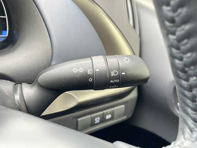 トヨタ アクア Z 広島県 2022(令4)年 2.1万km プラチナホワイトパールマイカ 禁煙車/トヨタセーフティセンス/・プリクラッシュセーフティ/・レーダークルーズコントロール/・オートマチックハイビーム/・LDA/LTA/・RSA/・先行車発進お知らせ/クリアランスソナー/BSM/10.5型ディスプレイオーディオ/・ナビ/フルセグ/CD/DVD/USB/スマホ連携/パノラミックビューモニター/革巻きステアリング/ステアリングスイッチ/ステアリングヒーター/オートライト/ハーフレザーシート/D席パワーシート/シートヒーター（D.N）/LEDヘッドライト/フォグランプ/AC100V1500W電源/純正フロアマット/ドアバイザー/純正15インチアルミホイール/W+サイド+カーテンエアバック