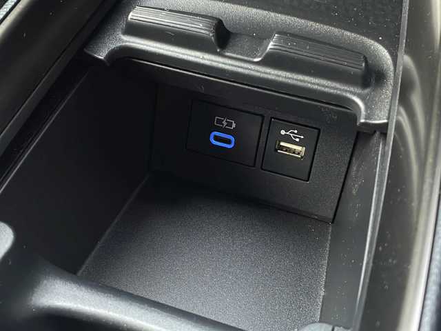 トヨタ アクア Z 広島県 2022(令4)年 2.1万km プラチナホワイトパールマイカ 禁煙車/トヨタセーフティセンス/・プリクラッシュセーフティ/・レーダークルーズコントロール/・オートマチックハイビーム/・LDA/LTA/・RSA/・先行車発進お知らせ/クリアランスソナー/BSM/10.5型ディスプレイオーディオ/・ナビ/フルセグ/CD/DVD/USB/スマホ連携/パノラミックビューモニター/革巻きステアリング/ステアリングスイッチ/ステアリングヒーター/オートライト/ハーフレザーシート/D席パワーシート/シートヒーター（D.N）/LEDヘッドライト/フォグランプ/AC100V1500W電源/純正フロアマット/ドアバイザー/純正15インチアルミホイール/W+サイド+カーテンエアバック