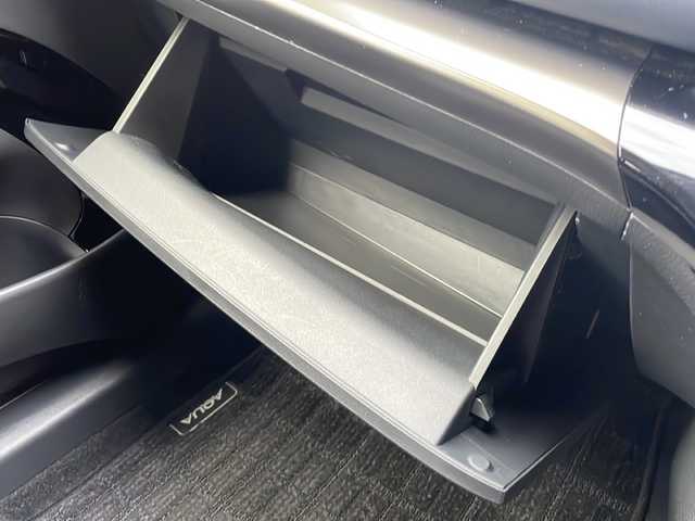 トヨタ アクア Z 広島県 2022(令4)年 2.1万km プラチナホワイトパールマイカ 禁煙車/トヨタセーフティセンス/・プリクラッシュセーフティ/・レーダークルーズコントロール/・オートマチックハイビーム/・LDA/LTA/・RSA/・先行車発進お知らせ/クリアランスソナー/BSM/10.5型ディスプレイオーディオ/・ナビ/フルセグ/CD/DVD/USB/スマホ連携/パノラミックビューモニター/革巻きステアリング/ステアリングスイッチ/ステアリングヒーター/オートライト/ハーフレザーシート/D席パワーシート/シートヒーター（D.N）/LEDヘッドライト/フォグランプ/AC100V1500W電源/純正フロアマット/ドアバイザー/純正15インチアルミホイール/W+サイド+カーテンエアバック