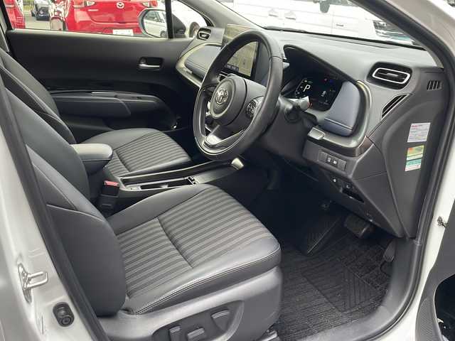 トヨタ アクア Z 広島県 2022(令4)年 2.1万km プラチナホワイトパールマイカ 禁煙車/トヨタセーフティセンス/・プリクラッシュセーフティ/・レーダークルーズコントロール/・オートマチックハイビーム/・LDA/LTA/・RSA/・先行車発進お知らせ/クリアランスソナー/BSM/10.5型ディスプレイオーディオ/・ナビ/フルセグ/CD/DVD/USB/スマホ連携/パノラミックビューモニター/革巻きステアリング/ステアリングスイッチ/ステアリングヒーター/オートライト/ハーフレザーシート/D席パワーシート/シートヒーター（D.N）/LEDヘッドライト/フォグランプ/AC100V1500W電源/純正フロアマット/ドアバイザー/純正15インチアルミホイール/W+サイド+カーテンエアバック