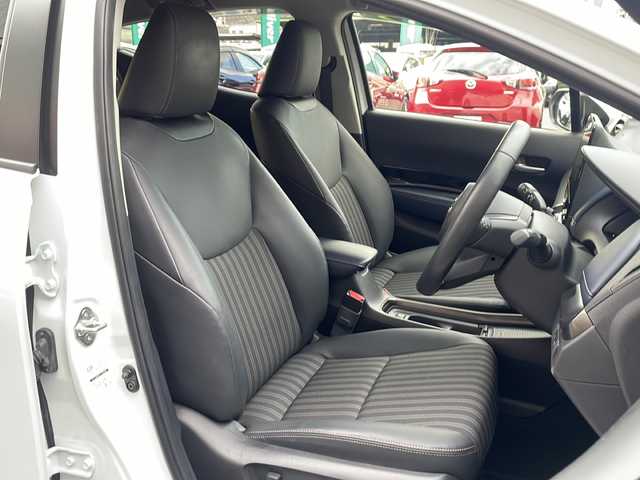 トヨタ アクア Z 広島県 2022(令4)年 2.1万km プラチナホワイトパールマイカ 禁煙車/トヨタセーフティセンス/・プリクラッシュセーフティ/・レーダークルーズコントロール/・オートマチックハイビーム/・LDA/LTA/・RSA/・先行車発進お知らせ/クリアランスソナー/BSM/10.5型ディスプレイオーディオ/・ナビ/フルセグ/CD/DVD/USB/スマホ連携/パノラミックビューモニター/革巻きステアリング/ステアリングスイッチ/ステアリングヒーター/オートライト/ハーフレザーシート/D席パワーシート/シートヒーター（D.N）/LEDヘッドライト/フォグランプ/AC100V1500W電源/純正フロアマット/ドアバイザー/純正15インチアルミホイール/W+サイド+カーテンエアバック