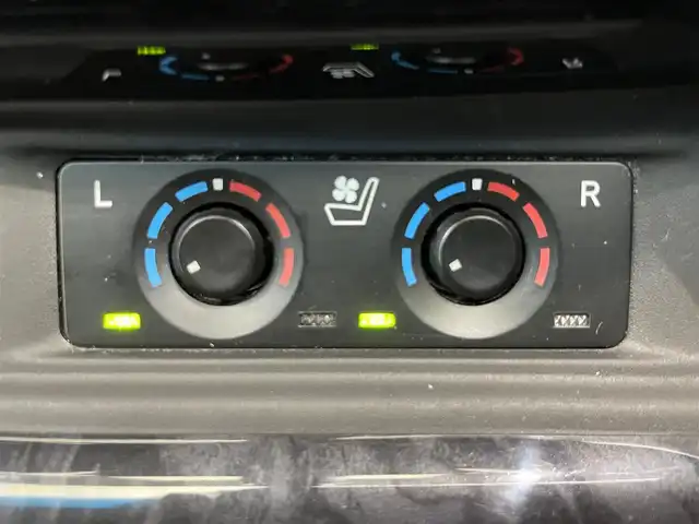 トヨタ ヴェルファイア Z Gエディション 鹿児島県 2019(平31)年 4.6万km バーニングブラッククリスタルシャインガラスフレーク 純正ナビ/(フルセグTV/Bluetooth/DVD/CD)/バックカメラ/両側パワースライドドア/クルーズコントロール/前席シートヒーター/シートベンチレーション/1/2列目パワーシート/オットマン/運転席シートメモリ/Toyota Safety Sense/　・プリクラッシュセーフティ/　・レーダークルーズコントロール/　・レーントレーシングアシスト/　・ロードサインアシスト/　・アダプティブハイビームシステム/　・インテリジェントクリアランスソナー/ドライブレコーダー/ETC/ステアリングヒーター/電動パーキングブレーキ/オートブレーキホールド/ロールサンシェード/純正アルミホイール/純正フロアマット/電動格納ミラー