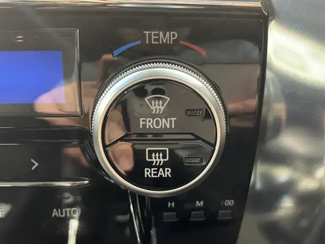 トヨタ ヴェルファイア Z Gエディション 鹿児島県 2019(平31)年 4.6万km バーニングブラッククリスタルシャインガラスフレーク 純正ナビ/(フルセグTV/Bluetooth/DVD/CD)/バックカメラ/両側パワースライドドア/クルーズコントロール/前席シートヒーター/シートベンチレーション/1/2列目パワーシート/オットマン/運転席シートメモリ/Toyota Safety Sense/　・プリクラッシュセーフティ/　・レーダークルーズコントロール/　・レーントレーシングアシスト/　・ロードサインアシスト/　・アダプティブハイビームシステム/　・インテリジェントクリアランスソナー/ドライブレコーダー/ETC/ステアリングヒーター/電動パーキングブレーキ/オートブレーキホールド/ロールサンシェード/純正アルミホイール/純正フロアマット/電動格納ミラー