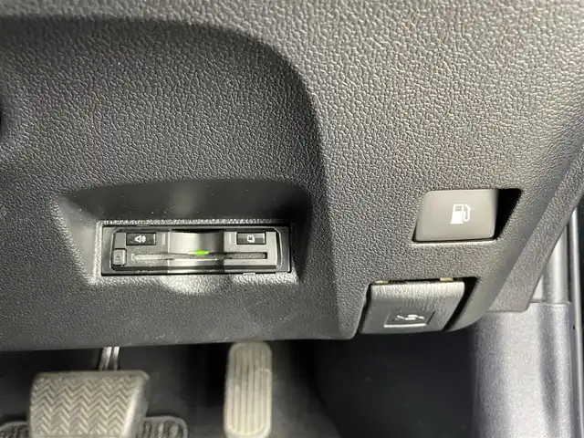 トヨタ プリウス Sセーフティプラス 大分県 2018(平30)年 5.9万km アティチュードブラックマイカ 社外SDナビ/（フルセグ/CD/DVD/Bluetooth）/プリクラッシュセーフティー/LTA（操舵支援有り）/オートハイビーム/ビルトインETC/レーダークルーズコントロール/バックカメラ/オートリトラミラー/ステアリングスイッチ/保証書・取扱説明書/スマートキープッシュスタート