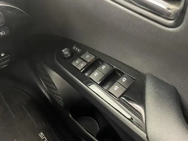 トヨタ プリウス Sセーフティプラス 大分県 2018(平30)年 5.9万km アティチュードブラックマイカ 社外SDナビ/（フルセグ/CD/DVD/Bluetooth）/プリクラッシュセーフティー/LTA（操舵支援有り）/オートハイビーム/ビルトインETC/レーダークルーズコントロール/バックカメラ/オートリトラミラー/ステアリングスイッチ/保証書・取扱説明書/スマートキープッシュスタート