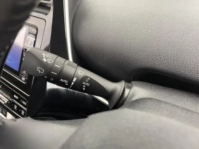 トヨタ プリウス Sセーフティプラス 大分県 2018(平30)年 5.9万km アティチュードブラックマイカ 社外SDナビ/（フルセグ/CD/DVD/Bluetooth）/プリクラッシュセーフティー/LTA（操舵支援有り）/オートハイビーム/ビルトインETC/レーダークルーズコントロール/バックカメラ/オートリトラミラー/ステアリングスイッチ/保証書・取扱説明書/スマートキープッシュスタート