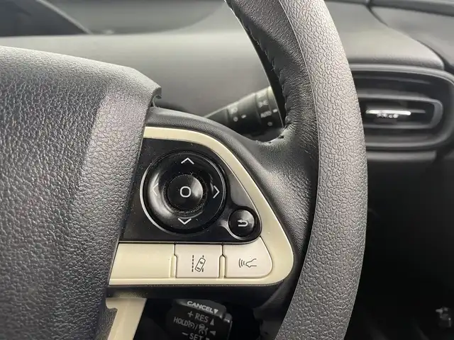 トヨタ プリウス Sセーフティプラス 大分県 2018(平30)年 5.9万km アティチュードブラックマイカ 社外SDナビ/（フルセグ/CD/DVD/Bluetooth）/プリクラッシュセーフティー/LTA（操舵支援有り）/オートハイビーム/ビルトインETC/レーダークルーズコントロール/バックカメラ/オートリトラミラー/ステアリングスイッチ/保証書・取扱説明書/スマートキープッシュスタート