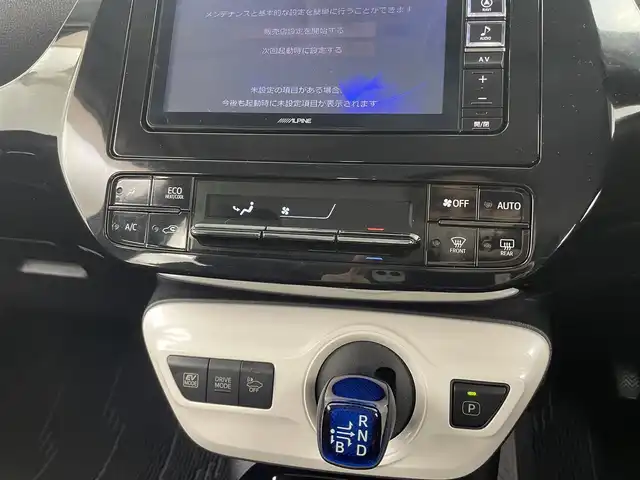 トヨタ プリウス Sセーフティプラス 大分県 2018(平30)年 5.9万km アティチュードブラックマイカ 社外SDナビ/（フルセグ/CD/DVD/Bluetooth）/プリクラッシュセーフティー/LTA（操舵支援有り）/オートハイビーム/ビルトインETC/レーダークルーズコントロール/バックカメラ/オートリトラミラー/ステアリングスイッチ/保証書・取扱説明書/スマートキープッシュスタート