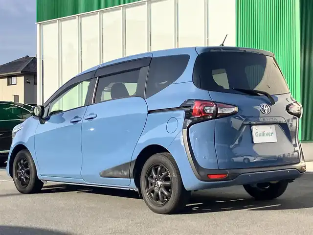 トヨタ シエンタ ハイブリッド G セーフティエディションⅡ 静岡県 2021(令3)年 5.4万km グレイッシュブルー エンジンスタートボタン/パワーステアリング/パワーウィンドウ/アイドリングストップ/オートエアコン/スマートキー/スペアキー1本/クルーズコントロール/USB入力端子/ETC/バックカメラ/純正ナビ（CD/DVD/BT/フルセグ）/ドライブレコーダー前後/ウォークスルー/純正フロアマット/布シート/両側パワースライドドア/社外アルミホイール/ABS/横滑り防止装置/コーナーセンサー前後/レーンキープアシスト/オートライト/オートマチックハイビーム/LEDヘッドライト/Wエアバッグ/衝突軽減システム/タンブルシート