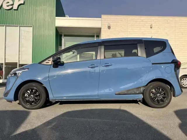 トヨタ シエンタ ハイブリッド G セーフティエディションⅡ 静岡県 2021(令3)年 5.4万km グレイッシュブルー エンジンスタートボタン/パワーステアリング/パワーウィンドウ/アイドリングストップ/オートエアコン/スマートキー/スペアキー1本/クルーズコントロール/USB入力端子/ETC/バックカメラ/純正ナビ（CD/DVD/BT/フルセグ）/ドライブレコーダー前後/ウォークスルー/純正フロアマット/布シート/両側パワースライドドア/社外アルミホイール/ABS/横滑り防止装置/コーナーセンサー前後/レーンキープアシスト/オートライト/オートマチックハイビーム/LEDヘッドライト/Wエアバッグ/衝突軽減システム/タンブルシート