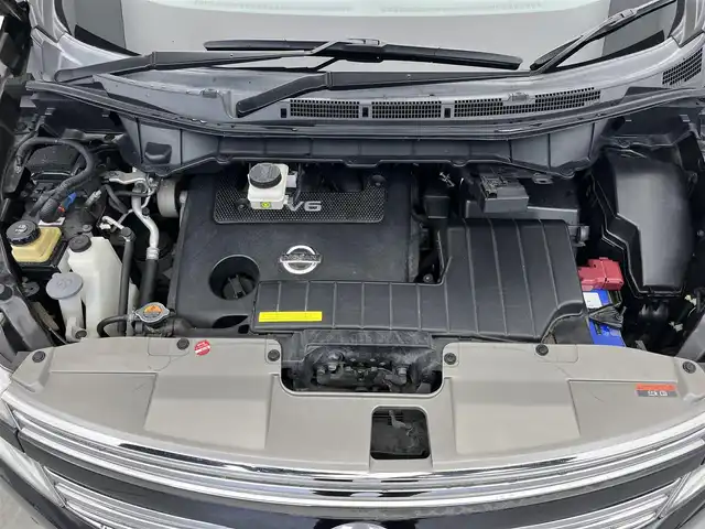 日産 エルグランド VIP 滋賀県 2011(平23)年 10.9万km ファントムブラック 禁煙車/サンルーフ/黒レザーシート/純正HDDナビ/CD/DVD/Bluetooth/フルセグTV/アラウンドビューカメラ/オートサイドステップ/社外20AW/パワーバックドア/パワーシート/シートメモリー/キセノンライト/100V電源/スマートキー/シートヒーター/両側パワースライドドア/後席モニター/ETC/オットマン/純正フロアマット