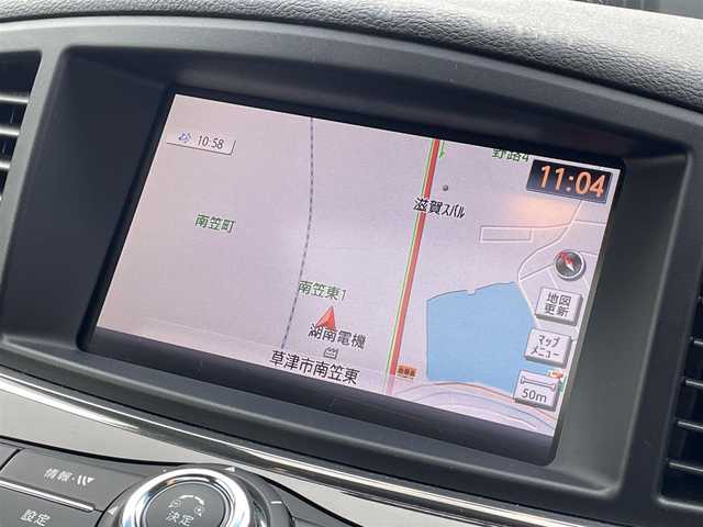 日産 エルグランド VIP 滋賀県 2011(平23)年 10.9万km ファントムブラック 禁煙車/サンルーフ/黒レザーシート/純正HDDナビ/CD/DVD/Bluetooth/フルセグTV/アラウンドビューカメラ/オートサイドステップ/社外20AW/パワーバックドア/パワーシート/シートメモリー/キセノンライト/100V電源/スマートキー/シートヒーター/両側パワースライドドア/後席モニター/ETC/オットマン/純正フロアマット
