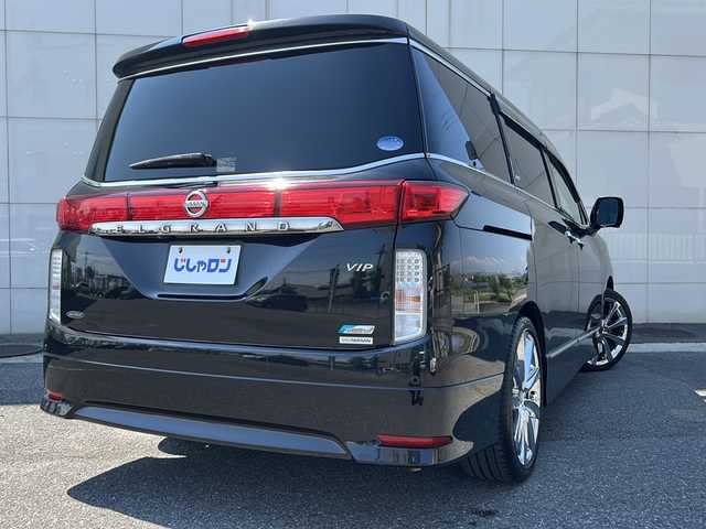 日産 エルグランド VIP 埼玉県 2011(平23)年 10.9万km ファントムブラック (株)IDOMが運営する【じしゃロン熊谷店】の自社ローン専用車両になりますこちらは現金またはオートローンご利用時の価格です。自社ローンご希望の方は別途その旨お申付け下さい/禁煙車/サンルーフ/黒レザーシート/純正HDDナビ（CD/DVD/Bluetooth/フルセグTV）/アラウンドビューカメラ/オートサイドステップ/社外20AW/パワーバックドア/パワーシート/シートメモリー/キセノンライト/100V電源/スマートキー/シートヒーター/両側パワースライドドア/電動格納サードシート/後席モニター/ETC/オットマン/純正フロアマット/スペアキー