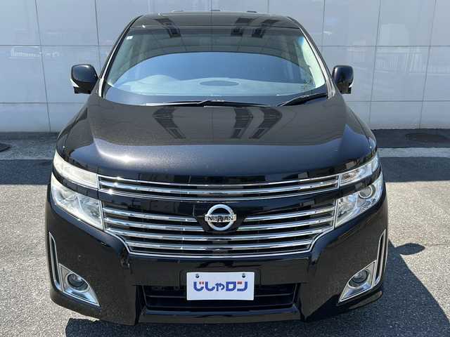 日産 エルグランド VIP 埼玉県 2011(平23)年 10.9万km ファントムブラック (株)IDOMが運営する【じしゃロン熊谷店】の自社ローン専用車両になりますこちらは現金またはオートローンご利用時の価格です。自社ローンご希望の方は別途その旨お申付け下さい/禁煙車/サンルーフ/黒レザーシート/純正HDDナビ（CD/DVD/Bluetooth/フルセグTV）/アラウンドビューカメラ/オートサイドステップ/社外20AW/パワーバックドア/パワーシート/シートメモリー/キセノンライト/100V電源/スマートキー/シートヒーター/両側パワースライドドア/電動格納サードシート/後席モニター/ETC/オットマン/純正フロアマット/スペアキー