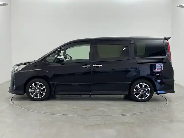 トヨタ ノア Si ダブルバイビーⅢ 群馬県 2020(令2)年 6.6万km ブラック 純正9型ナビ　純正12型後席モニター　バックカメラ　衝突被害軽減ブレーキ　クルーズコントロール　両側電動スライドドア　アイドリングストップ　ハーフレザーシート　LEDヘッドライト　スマートキー　禁煙車