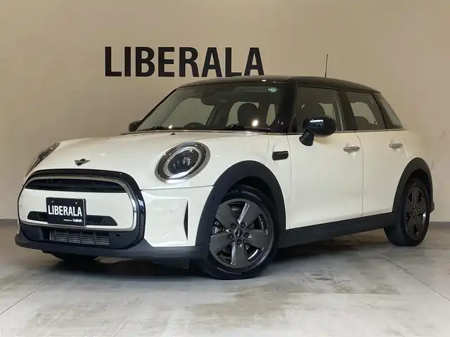 ＭＩＮＩ ミニ クーパー 熊本県 2021(令3)年 2.5万km ペッパー・ホワイト ・スマートキー/・プッシュスタート/・インテリジェントセーフティ/・PDC自動起動/・パーキングアシスト/・ハーフレザースポーツシート/・純正HDDナビ/　【Bluetooth・USB・MSV】/・バックカメラ/・ETC/・ドライブレコーダー(前方録画)/・LEDヘッドランプ/・UKテール/・純正マット
