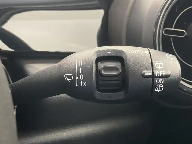 ＭＩＮＩ ミニ クーパー 熊本県 2021(令3)年 2.5万km ペッパー・ホワイト ・スマートキー/・プッシュスタート/・インテリジェントセーフティ/・PDC自動起動/・パーキングアシスト/・ハーフレザースポーツシート/・純正HDDナビ/　【Bluetooth・USB・MSV】/・バックカメラ/・ETC/・ドライブレコーダー(前方録画)/・LEDヘッドランプ/・UKテール/・純正マット