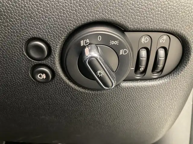 ＭＩＮＩ ミニ クーパー 熊本県 2021(令3)年 2.5万km ペッパー・ホワイト ・スマートキー/・プッシュスタート/・インテリジェントセーフティ/・PDC自動起動/・パーキングアシスト/・ハーフレザースポーツシート/・純正HDDナビ/　【Bluetooth・USB・MSV】/・バックカメラ/・ETC/・ドライブレコーダー(前方録画)/・LEDヘッドランプ/・UKテール/・純正マット