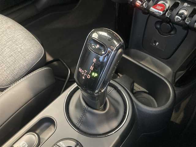ＭＩＮＩ ミニ クーパー 熊本県 2021(令3)年 2.5万km ペッパー・ホワイト ・スマートキー/・プッシュスタート/・インテリジェントセーフティ/・PDC自動起動/・パーキングアシスト/・ハーフレザースポーツシート/・純正HDDナビ/　【Bluetooth・USB・MSV】/・バックカメラ/・ETC/・ドライブレコーダー(前方録画)/・LEDヘッドランプ/・UKテール/・純正マット