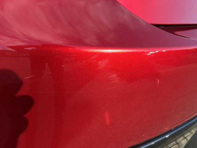 マツダ マツダ３ファストバック 20S ブラックトーンED 静岡県 2023(令5)年 2.6万km ソウルレッドクリスタルM 純正ナビ/・FM/AM/・Bluetooth/・USB/・CD/DVD/・メモリーオーディオ/・フルセグTV/・HDMI/主要装備/・３６０°ビュー・モニター/・運転席１０Ｗａｙパワーシート/・運転席＆助手席シートヒーター/・ステアリングヒーター/・ヘッドアップディスプレイ/・パーキングソナー/・i-stop/・ETC/・電動パーキング/・オートホールド/・MTモード付AT/・パドルシフト/・サイドカーテンエアバッグ/・ブラインドスポットモニタリング/・レーンキープアシスト/・スマートブレーキサポート