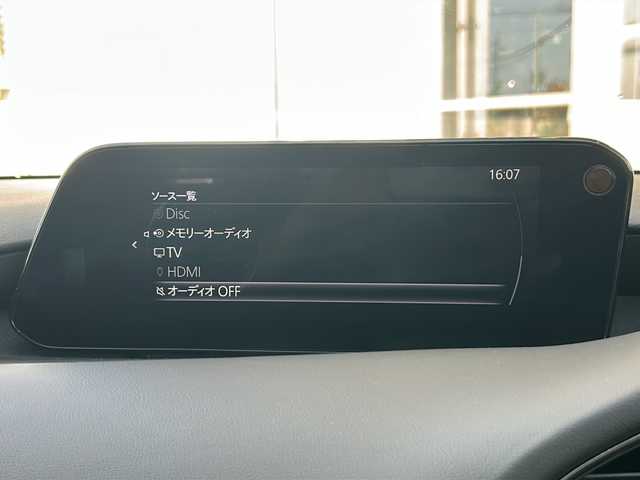 マツダ マツダ３ファストバック 20S ブラックトーンED 静岡県 2023(令5)年 2.6万km ソウルレッドクリスタルM 純正ナビ/・FM/AM/・Bluetooth/・USB/・CD/DVD/・メモリーオーディオ/・フルセグTV/・HDMI/主要装備/・３６０°ビュー・モニター/・運転席１０Ｗａｙパワーシート/・運転席＆助手席シートヒーター/・ステアリングヒーター/・ヘッドアップディスプレイ/・パーキングソナー/・i-stop/・ETC/・電動パーキング/・オートホールド/・MTモード付AT/・パドルシフト/・サイドカーテンエアバッグ/・ブラインドスポットモニタリング/・レーンキープアシスト/・スマートブレーキサポート