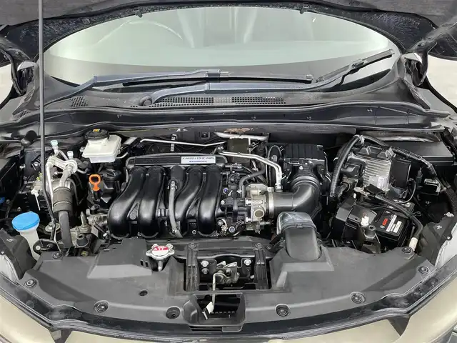 ホンダ ヴェゼル ハイブリッド RS ホンダセンシング 大分県 2018(平30)年 5万km クリスタルブラックパール 社外SDナビ/（AM/FM/Bluetooth/フルセグTV/DVD）/バックカメラ/ホンダセンシング/アダクティブクルーズコントロール/レーンキープアシスト/ブレーキホールド/衝突軽減システム/カーテンエアバッグ/ハーフレザーシート/シートヒーター（D/N席）/パドルシフト/ステアリングスイッチ/LEDヘッドライト/オートライト/ビルトインETC/前後ドライブレコーダー/純正18インチアルミホイール/純正フロアマット/スマートキー