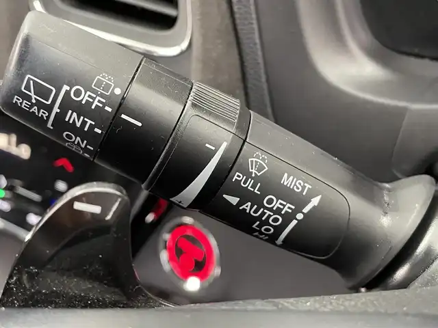 ホンダ ヴェゼル ハイブリッド RS ホンダセンシング 大分県 2018(平30)年 5万km クリスタルブラックパール 社外SDナビ/（AM/FM/Bluetooth/フルセグTV/DVD）/バックカメラ/ホンダセンシング/アダクティブクルーズコントロール/レーンキープアシスト/ブレーキホールド/衝突軽減システム/カーテンエアバッグ/ハーフレザーシート/シートヒーター（D/N席）/パドルシフト/ステアリングスイッチ/LEDヘッドライト/オートライト/ビルトインETC/前後ドライブレコーダー/純正18インチアルミホイール/純正フロアマット/スマートキー