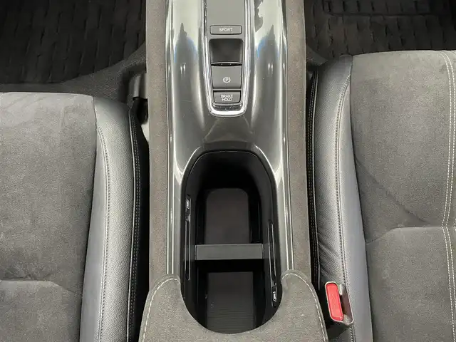 ホンダ ヴェゼル ハイブリッド RS ホンダセンシング 大分県 2018(平30)年 5万km クリスタルブラックパール 社外SDナビ/（AM/FM/Bluetooth/フルセグTV/DVD）/バックカメラ/ホンダセンシング/アダクティブクルーズコントロール/レーンキープアシスト/ブレーキホールド/衝突軽減システム/カーテンエアバッグ/ハーフレザーシート/シートヒーター（D/N席）/パドルシフト/ステアリングスイッチ/LEDヘッドライト/オートライト/ビルトインETC/前後ドライブレコーダー/純正18インチアルミホイール/純正フロアマット/スマートキー