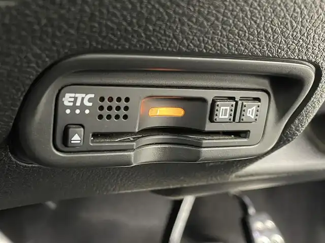 ホンダ ヴェゼル ハイブリッド RS ホンダセンシング 大阪府 2018(平30)年 5万km クリスタルブラックパール ホンダセンシング/　・衝突軽減ブレーキ/　・誤発進抑制機能/　・アダプティブクルーズコントロール/　・車線維持支援システム/社外メモリナビ/　　CD/DVD/BT/フルセグTV/バックカメラ/LEDオートライト/フォグランプ/合皮ハーフレザーシート/シートヒーター/純正18インチアルミホイール/パドルシフト/アイドリングストップ/スマートキー/ビルトインETC