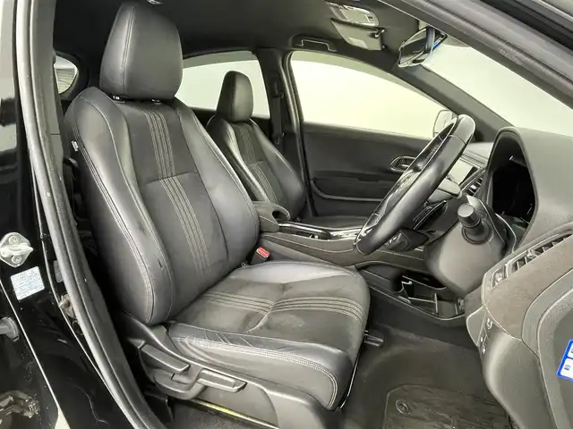 ホンダ ヴェゼル ハイブリッド RS ホンダセンシング 大阪府 2018(平30)年 5万km クリスタルブラックパール ホンダセンシング/　・衝突軽減ブレーキ/　・誤発進抑制機能/　・アダプティブクルーズコントロール/　・車線維持支援システム/社外メモリナビ/　　CD/DVD/BT/フルセグTV/バックカメラ/LEDオートライト/フォグランプ/合皮ハーフレザーシート/シートヒーター/純正18インチアルミホイール/パドルシフト/アイドリングストップ/スマートキー/ビルトインETC