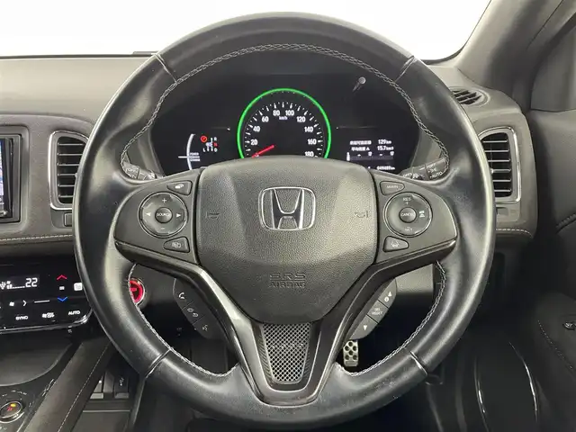 ホンダ ヴェゼル ハイブリッド RS ホンダセンシング 大阪府 2018(平30)年 5万km クリスタルブラックパール ホンダセンシング/　・衝突軽減ブレーキ/　・誤発進抑制機能/　・アダプティブクルーズコントロール/　・車線維持支援システム/社外メモリナビ/　　CD/DVD/BT/フルセグTV/バックカメラ/LEDオートライト/フォグランプ/合皮ハーフレザーシート/シートヒーター/純正18インチアルミホイール/パドルシフト/アイドリングストップ/スマートキー/ビルトインETC