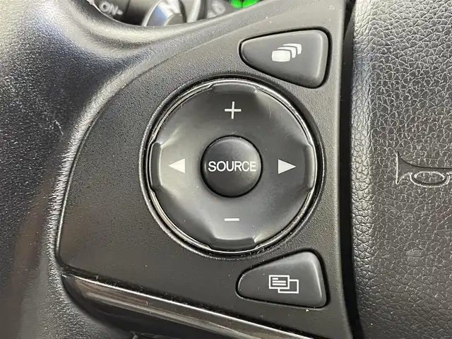 ホンダ ヴェゼル ハイブリッド RS ホンダセンシング 大阪府 2018(平30)年 5万km クリスタルブラックパール ホンダセンシング/　・衝突軽減ブレーキ/　・誤発進抑制機能/　・アダプティブクルーズコントロール/　・車線維持支援システム/社外メモリナビ/　　CD/DVD/BT/フルセグTV/バックカメラ/LEDオートライト/フォグランプ/合皮ハーフレザーシート/シートヒーター/純正18インチアルミホイール/パドルシフト/アイドリングストップ/スマートキー/ビルトインETC