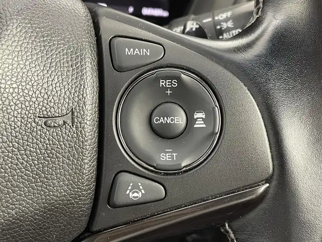 ホンダ ヴェゼル ハイブリッド RS ホンダセンシング 大阪府 2018(平30)年 5万km クリスタルブラックパール ホンダセンシング/　・衝突軽減ブレーキ/　・誤発進抑制機能/　・アダプティブクルーズコントロール/　・車線維持支援システム/社外メモリナビ/　　CD/DVD/BT/フルセグTV/バックカメラ/LEDオートライト/フォグランプ/合皮ハーフレザーシート/シートヒーター/純正18インチアルミホイール/パドルシフト/アイドリングストップ/スマートキー/ビルトインETC