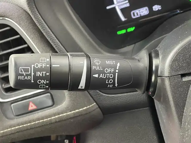 ホンダ ヴェゼル ハイブリッド RS ホンダセンシング 大阪府 2018(平30)年 5万km クリスタルブラックパール ホンダセンシング/　・衝突軽減ブレーキ/　・誤発進抑制機能/　・アダプティブクルーズコントロール/　・車線維持支援システム/社外メモリナビ/　　CD/DVD/BT/フルセグTV/バックカメラ/LEDオートライト/フォグランプ/合皮ハーフレザーシート/シートヒーター/純正18インチアルミホイール/パドルシフト/アイドリングストップ/スマートキー/ビルトインETC