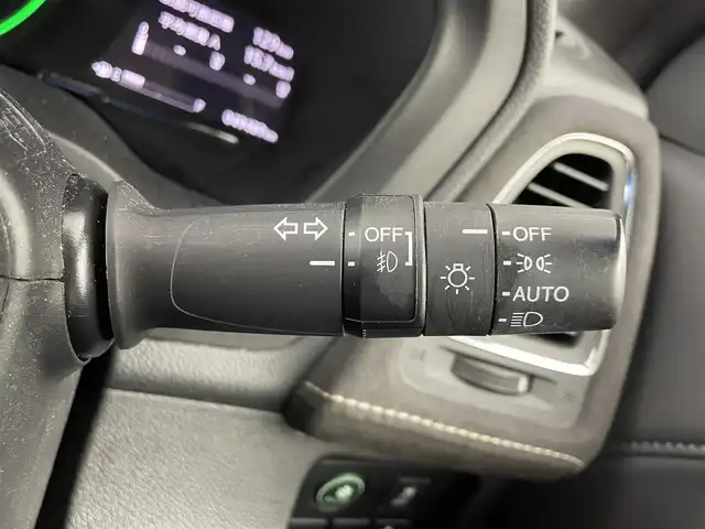 ホンダ ヴェゼル ハイブリッド RS ホンダセンシング 大阪府 2018(平30)年 5万km クリスタルブラックパール ホンダセンシング/　・衝突軽減ブレーキ/　・誤発進抑制機能/　・アダプティブクルーズコントロール/　・車線維持支援システム/社外メモリナビ/　　CD/DVD/BT/フルセグTV/バックカメラ/LEDオートライト/フォグランプ/合皮ハーフレザーシート/シートヒーター/純正18インチアルミホイール/パドルシフト/アイドリングストップ/スマートキー/ビルトインETC