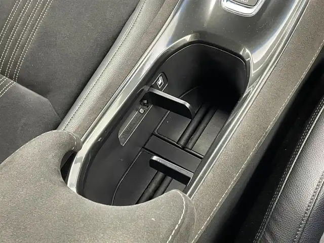 ホンダ ヴェゼル ハイブリッド RS ホンダセンシング 大阪府 2018(平30)年 5万km クリスタルブラックパール ホンダセンシング/　・衝突軽減ブレーキ/　・誤発進抑制機能/　・アダプティブクルーズコントロール/　・車線維持支援システム/社外メモリナビ/　　CD/DVD/BT/フルセグTV/バックカメラ/LEDオートライト/フォグランプ/合皮ハーフレザーシート/シートヒーター/純正18インチアルミホイール/パドルシフト/アイドリングストップ/スマートキー/ビルトインETC