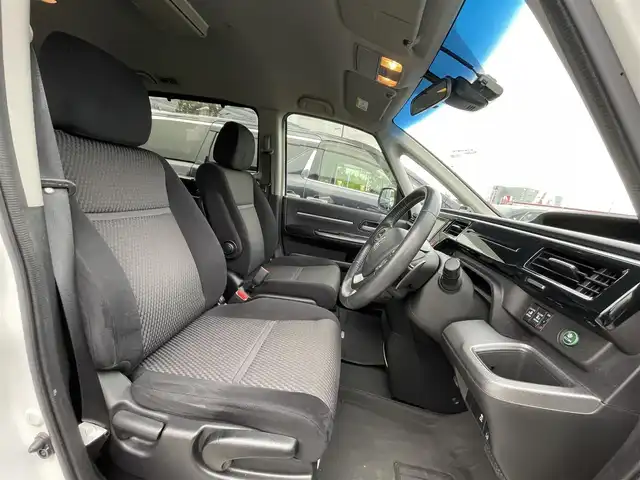 ホンダ ステップワゴン スパーダ ホンダセンシング 大阪府 2017(平29)年 4.9万km ホワイトオーキッドパール 純正ナビ　/   フルセグＴＶ/CD/DVD/Bluetooth　/バックモニター　/ホンダセンシング　/９インチ後席モニター　/両側パワースライドドア　/アイドリングストップ/パドルシフト/純正16インチアルミホイール/純正フロアマット（1列目）/Clazzioマット（2列目）　/プッシュスタート/スマートキー　/ビルトインＥＴＣ　/ＬＥＤ